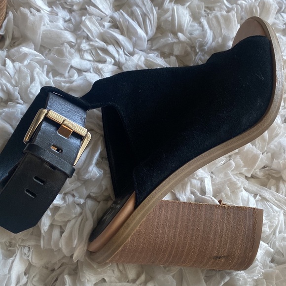 Marc Fisher Vashi Suede Block Heel Sandal 9.5 - Picture 8 of 8